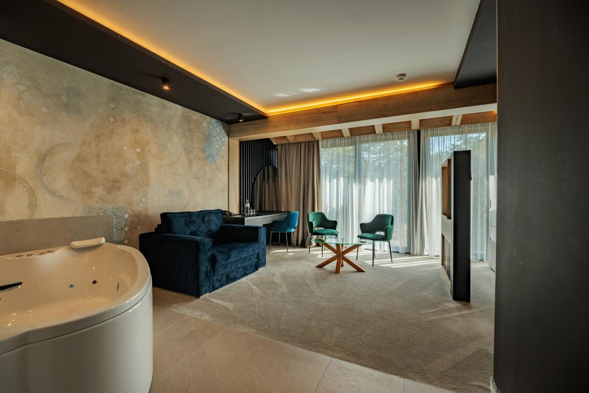 Royal Mountain Отель 4*